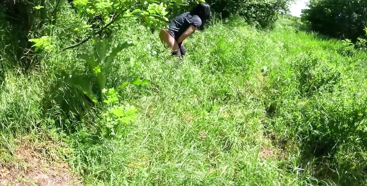 戶外深喉，粗暴的臉部操，然後射滿我的羽絨服