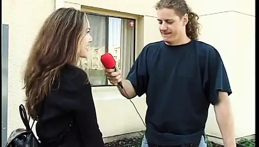 Schlauer Interviewer erläuterte das süße College-schätzchen Jewel Valmont Wie man Mitglied der politischen Debatte wird
