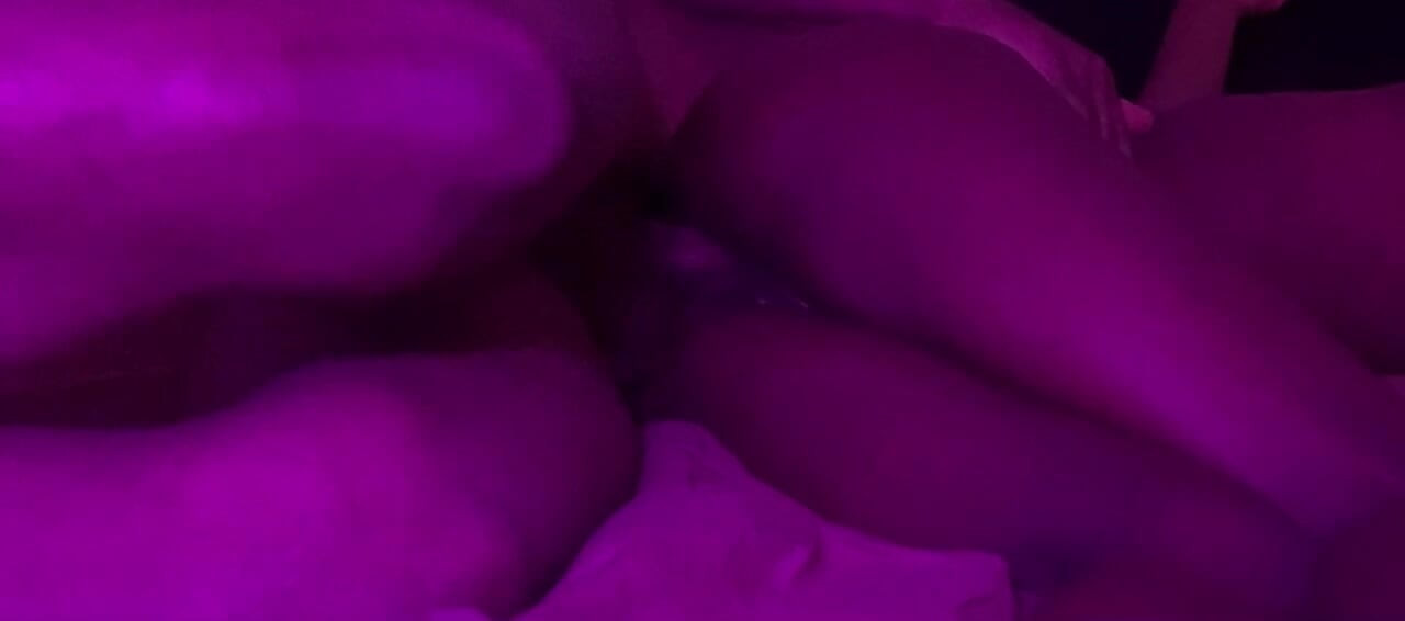 Seksikäs eebenpuu 18 vuoden tiukka mehukas pillu, jota nussitaan kovaa takaa by BBC