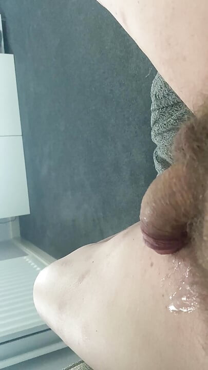 Svršavanje, edging polu-teško, ali nije mogla da zadrži spermu