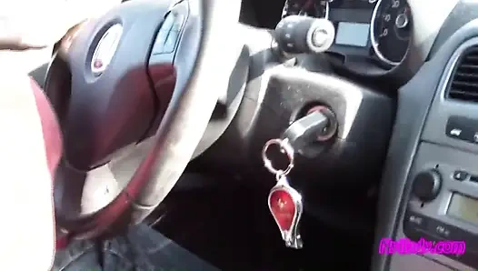 Aku dientot habis-habisan di dalam mobil sama suamiku