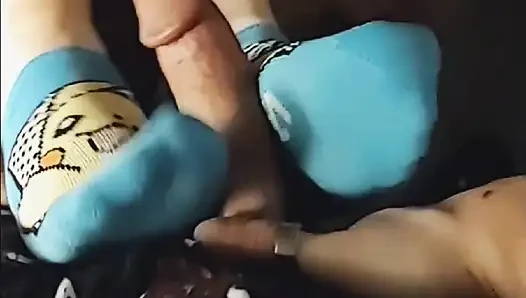 Сексуальная дрочка лодыжки, носка, дрочка ногами и Hello Kitty, дрочка