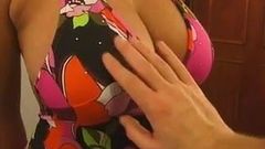 Danica collins enquanto seus peitos apalpam no biquíni parte 2