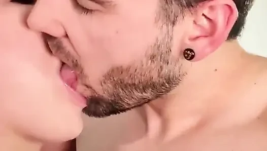 Heiße blondine küsst blowjob