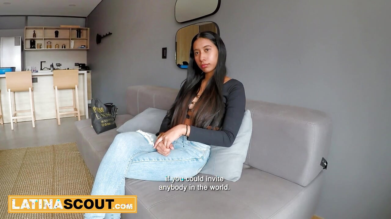 Peituda de 18 anos, latina modelo despida e martelada em falsa audição amadora