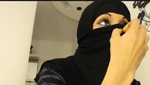 Представление саудовских арабских женщин - горячая мастурбация