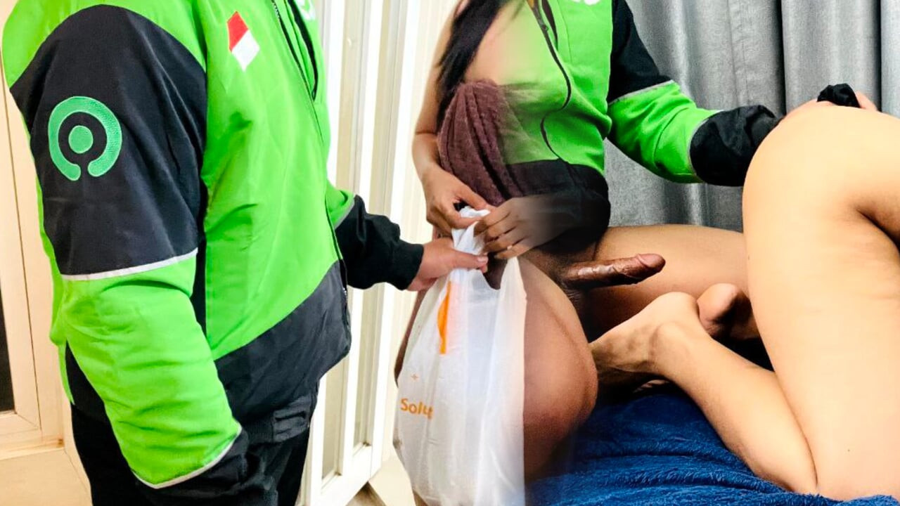 Kurir sretan što je dobio besplatnu pičku, a cure su sretne što dobivaju dugi kurac