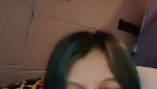 Lusi masturbasi di depan pria lain di webcam sementara pasangannya