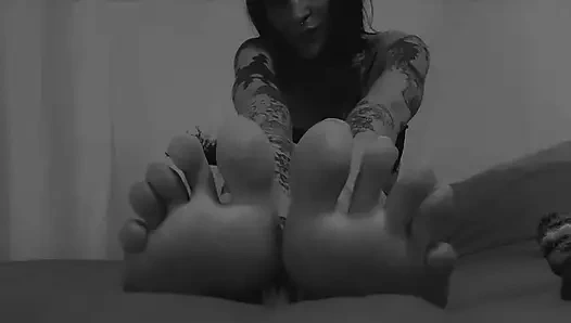 Эй, детка, остановится и наблюдай за моими ступнями