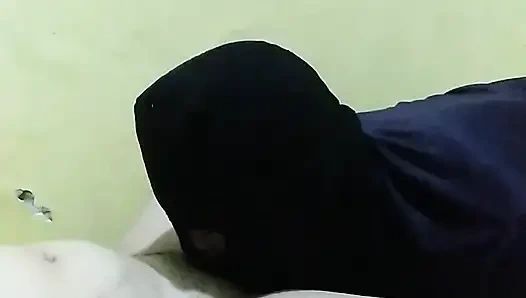 Licking  milf's pussy when the house is quiet