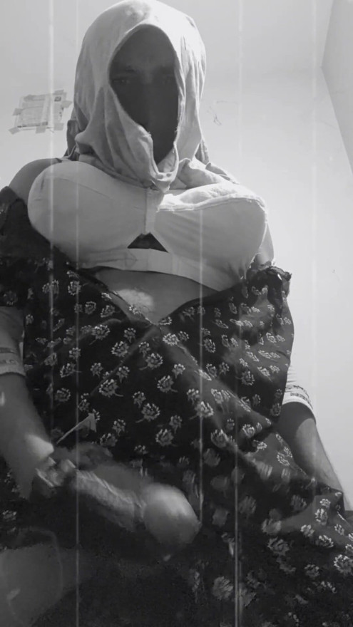 Indian hijabi aunty – masturbation and huge boobs | Clip 2