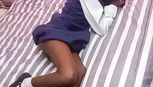 Heiße 18-jährige teen schlampe lutscht vibrator