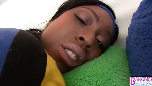 Межрасовый анал с Janea Jolie и богиней задницы Coffee Brown