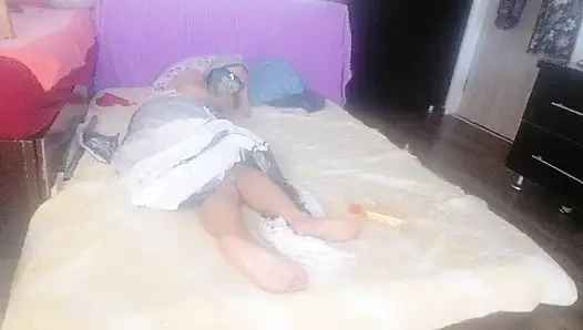 Sinnliche massage eines heißen paares mit Öl auf dem körper.