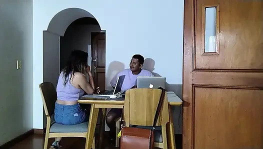 Mengunjungi mantanku dan kami akhirnya ngentot