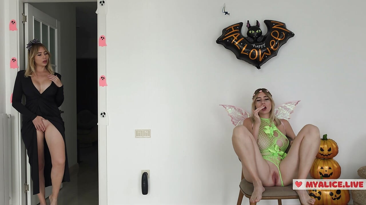 Caught StepSister Masturbate - She Invited Me To Join Her. My Lesbian Neighbor Masturbate