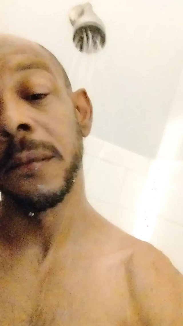 Shower time with Fiyah