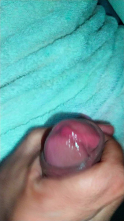 Hot handjob, close up of the cum splashed and lost in the absence of a mouth | Clip 1