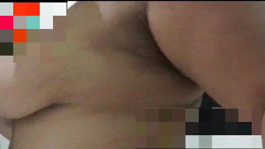 胖胖的哥倫比亞女孩因為丈夫有一根大雞巴而與他最好的朋友偷情