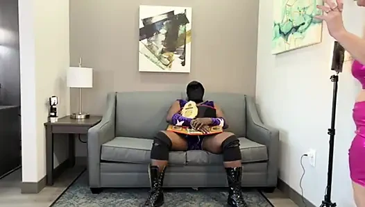 Nikki Jey Does Cosplay