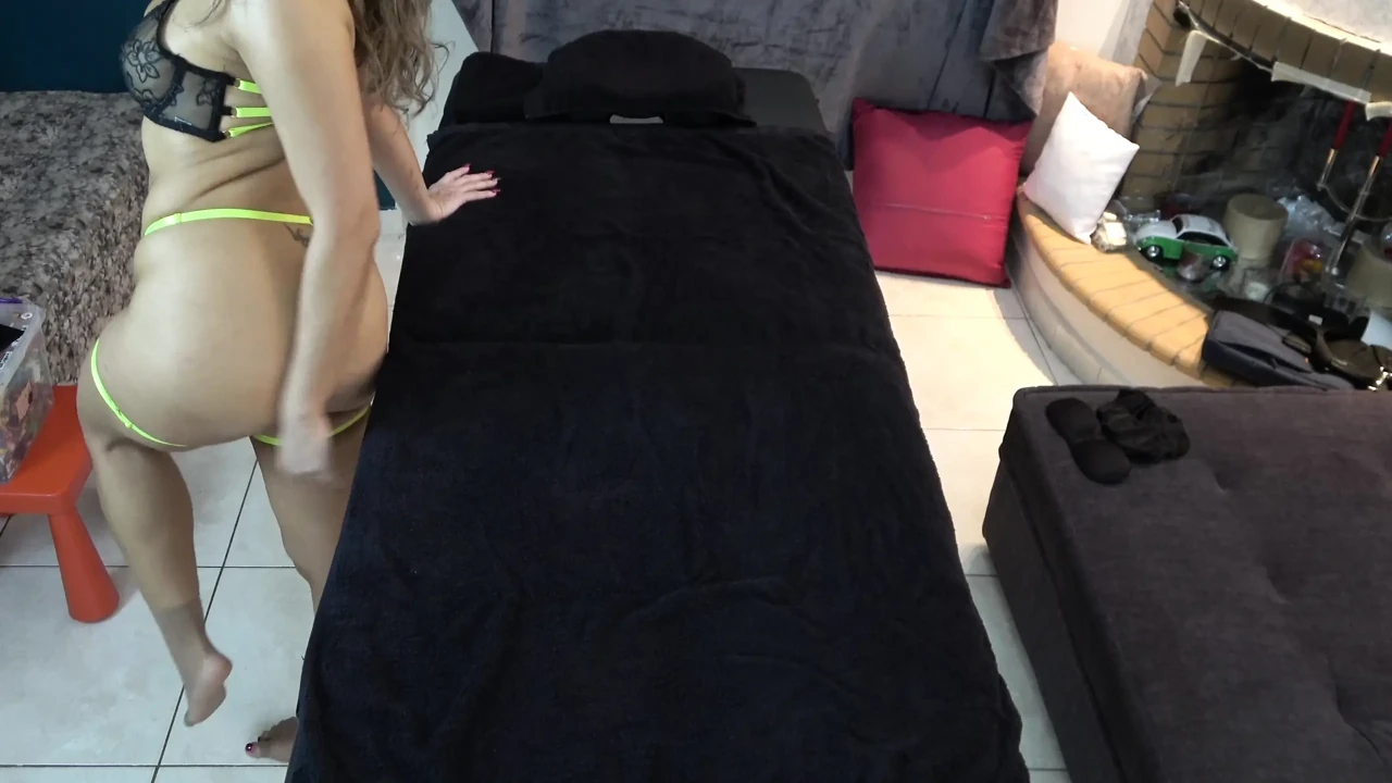在按摩床上出轨已婚妻子的真正尖叫高潮