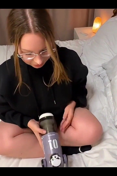 إنها لطيفة جدا لممارسة الأفلام الإباحية