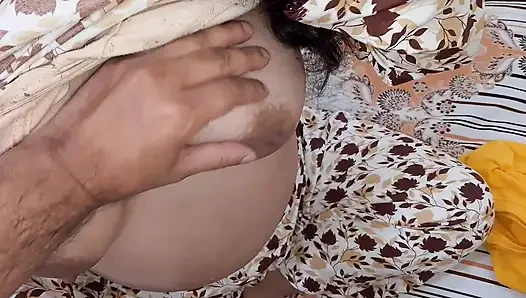 Sasur bahu - Seeing his beautiful daughter-in-law alone, his father-in-law came into the room for sex
