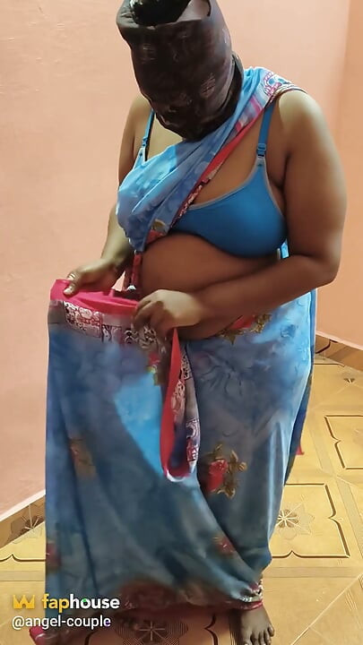 통통한 새엄마 핫한 Saree 변경