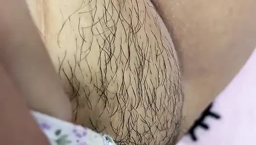 Saya masturbasi vagina besar dan besar saya