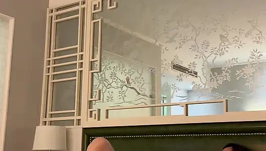 Lulu Wild - iş lulu'yu otel penceresinde herkesin vücudunu görmesi için sikiyor