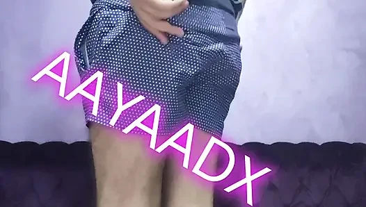 Aayaadx - yalnız, teşhir ve tamamen itaatkar