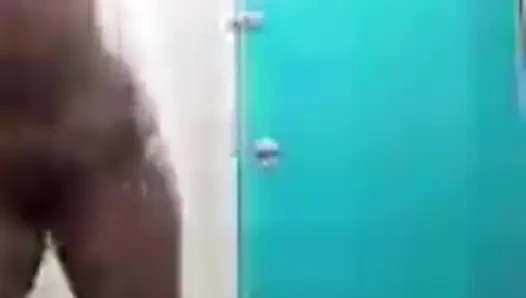 Güzel bir çıplak duş almak beni çok heyecanlandırıyor