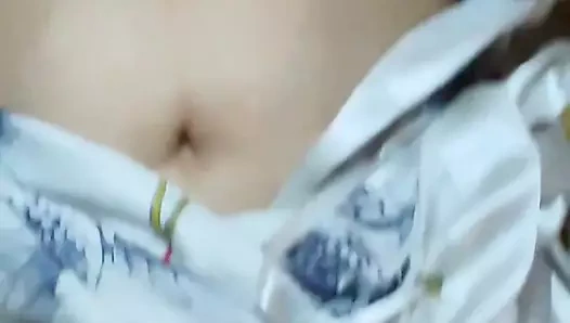 Lusi, ateşli ve tatminsiz evli kadın mastürbasyon yapıyor