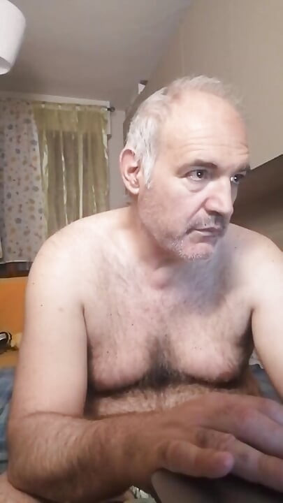 Un film porno et une masturbation pour se réveiller content et heureux !