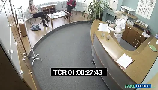 Doğurganlık sorunu olan kadın doktorun yarağını doz alıyor