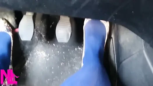 Schnell fahren in blumengeschmissenen Ballettwohnungen
