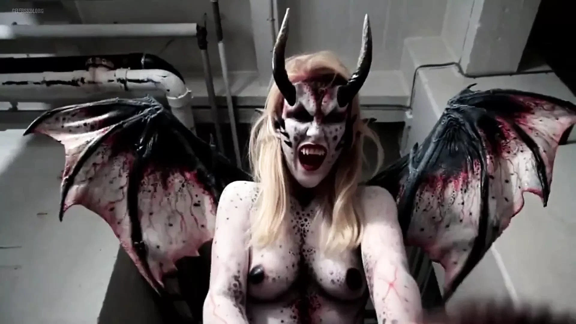 Demonska devojka jebe momka