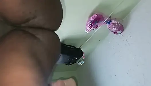 Persetubuhan keras dalam musim gugur bebas ke wanita kulit putih.