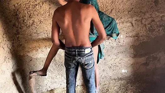 Мачеха Soteli Ke Shath Injoy на улице