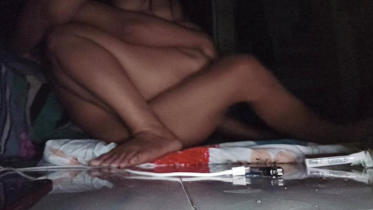 라커룸에 앉아 있는 직원들