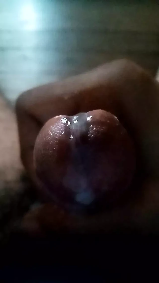 Close up cumming
