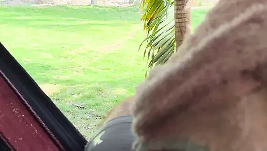 Ich liebe Exhibitionismus, ich springe wirklich gerne auf einen Schwanz, wenn Leute da sind