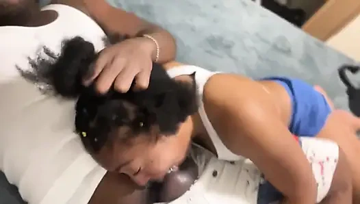 Gadis 18 tahun nyepong kontol kayak pro menilai kemampuanku 1-10