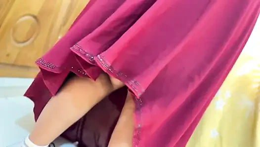 Güzel ateşli üvey anne Suudi Arabistan'da burqasını açıyor ve büyük götünü gösteriyor - tesettür ve peçeli seks