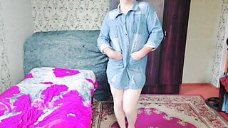 Jeans kleiden Transen-Striptease, Hintern mit dickem Hintern, sexy Ladyboy-Sissy