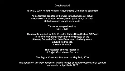 Teen reibt ihre bohne