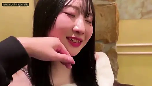 Überraschung mit hause, während ihr ruhiges Feuer die nacht in rohe, steigende Hitze verwandelt