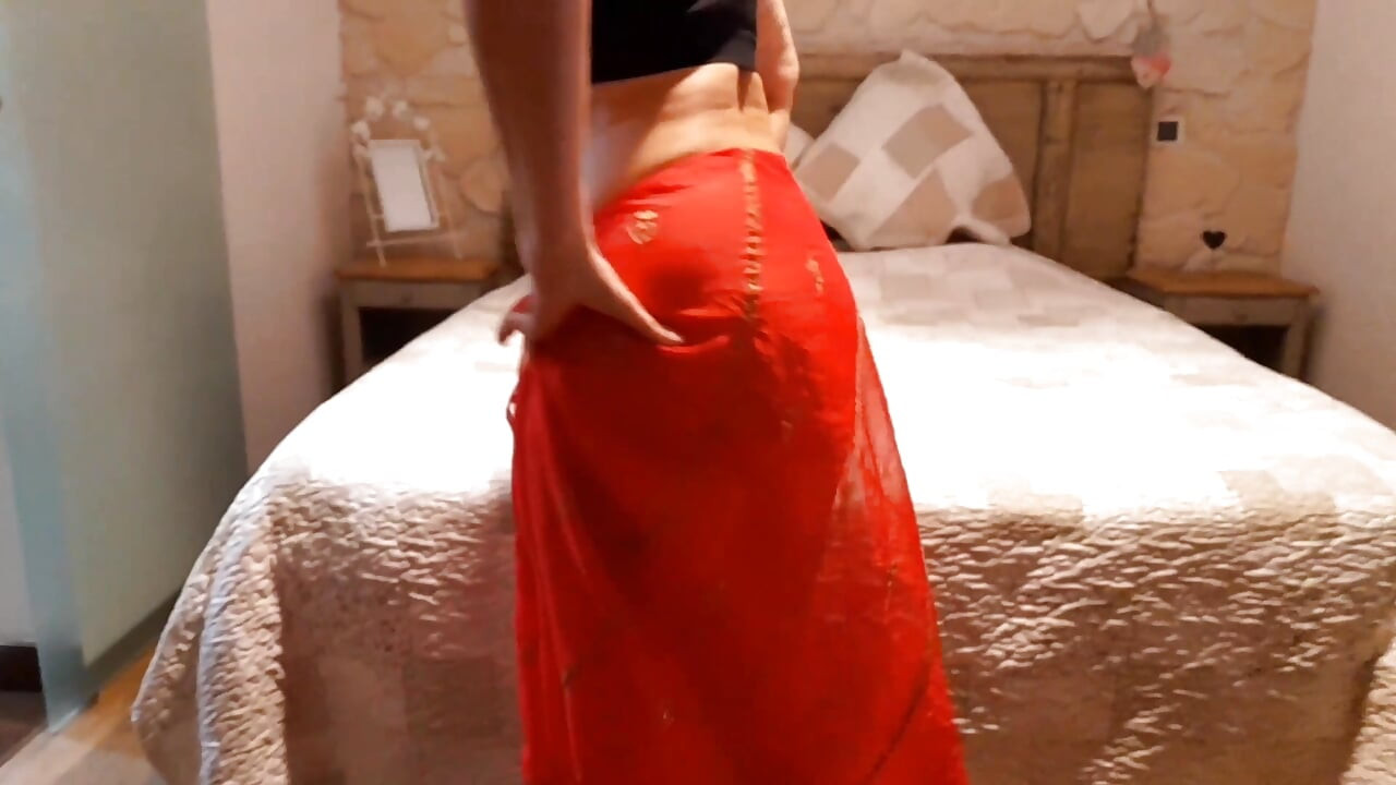 โพสท่ายามเย็นของ Selena และเย็ดบนเตียง