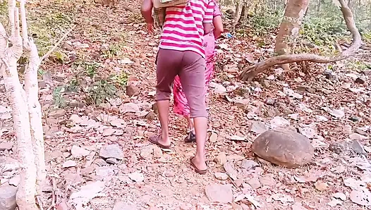 Hintli üvey anne ve üvey oğlu ormanda romantik sert sikişiyor. Telugu edepsizce konuşuyor.