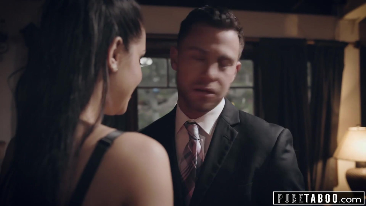 純粋なタブー痴女がビジネスマンに屈辱-公共ファック